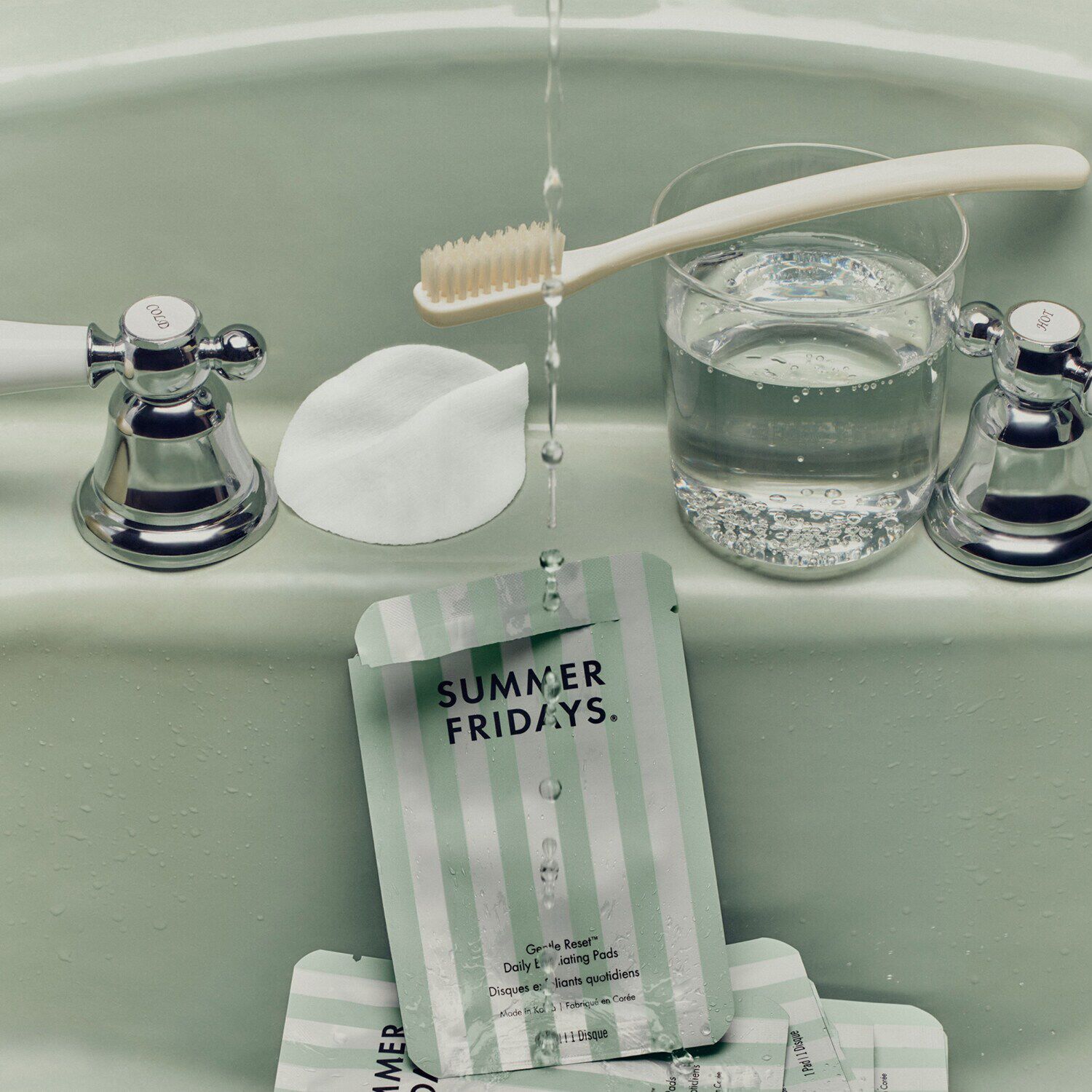 ضمادات تقشير لطيفة يومية لاستعادة نعومة البشرة